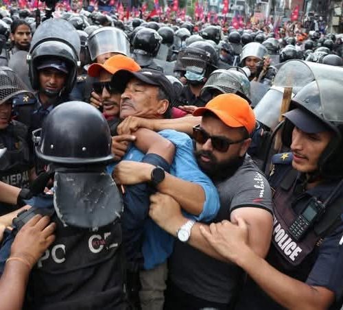 कमल थापा र दीपक सिंहसहित सातजना रिहा, एकजना हिरासतमै